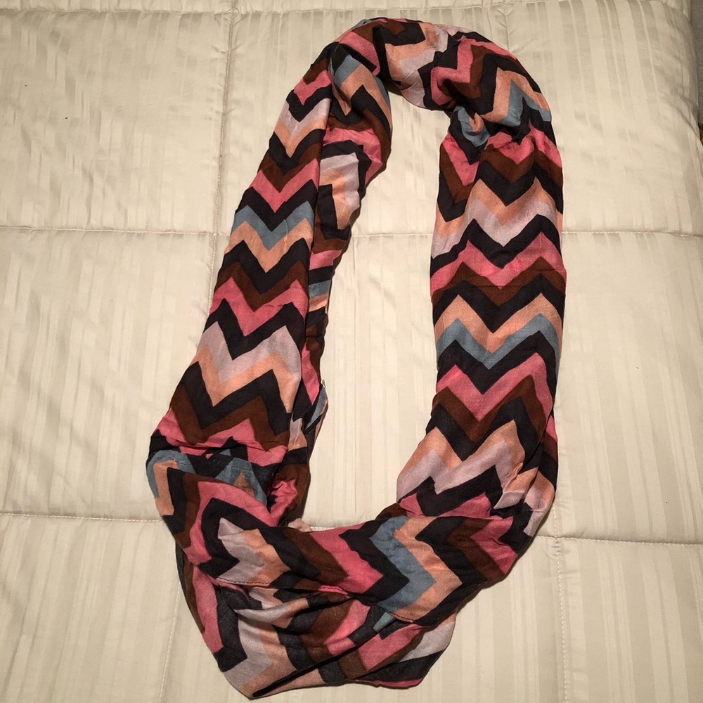 Chevron Scarf - Picture 2 of 3